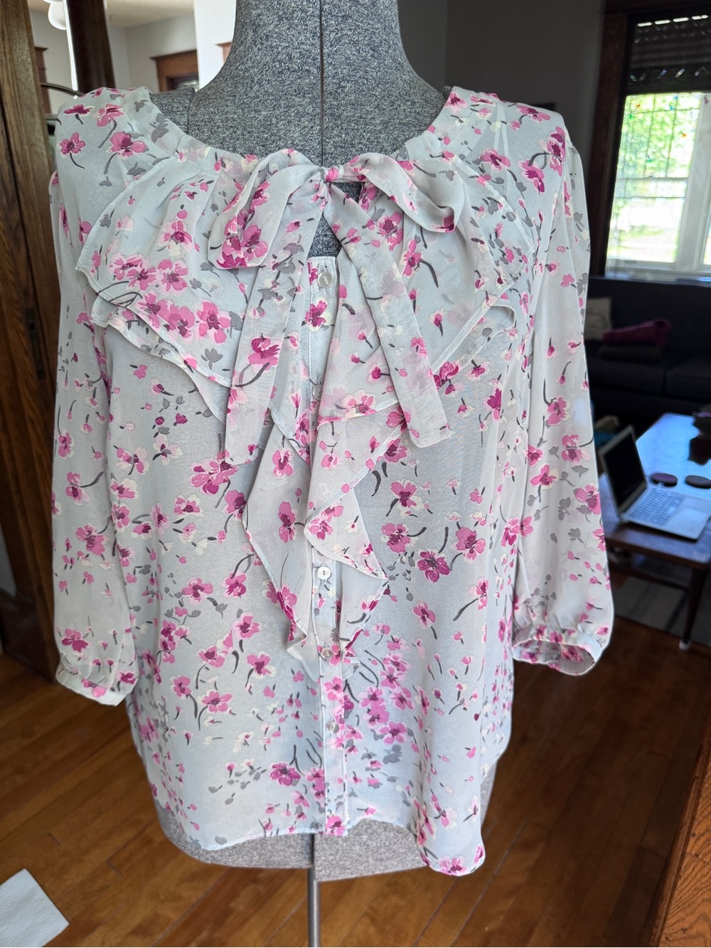 Elle Sheer Floral Blouse with Tie Ruffle Front and 3/4 Sleeves in EUC Sz XL